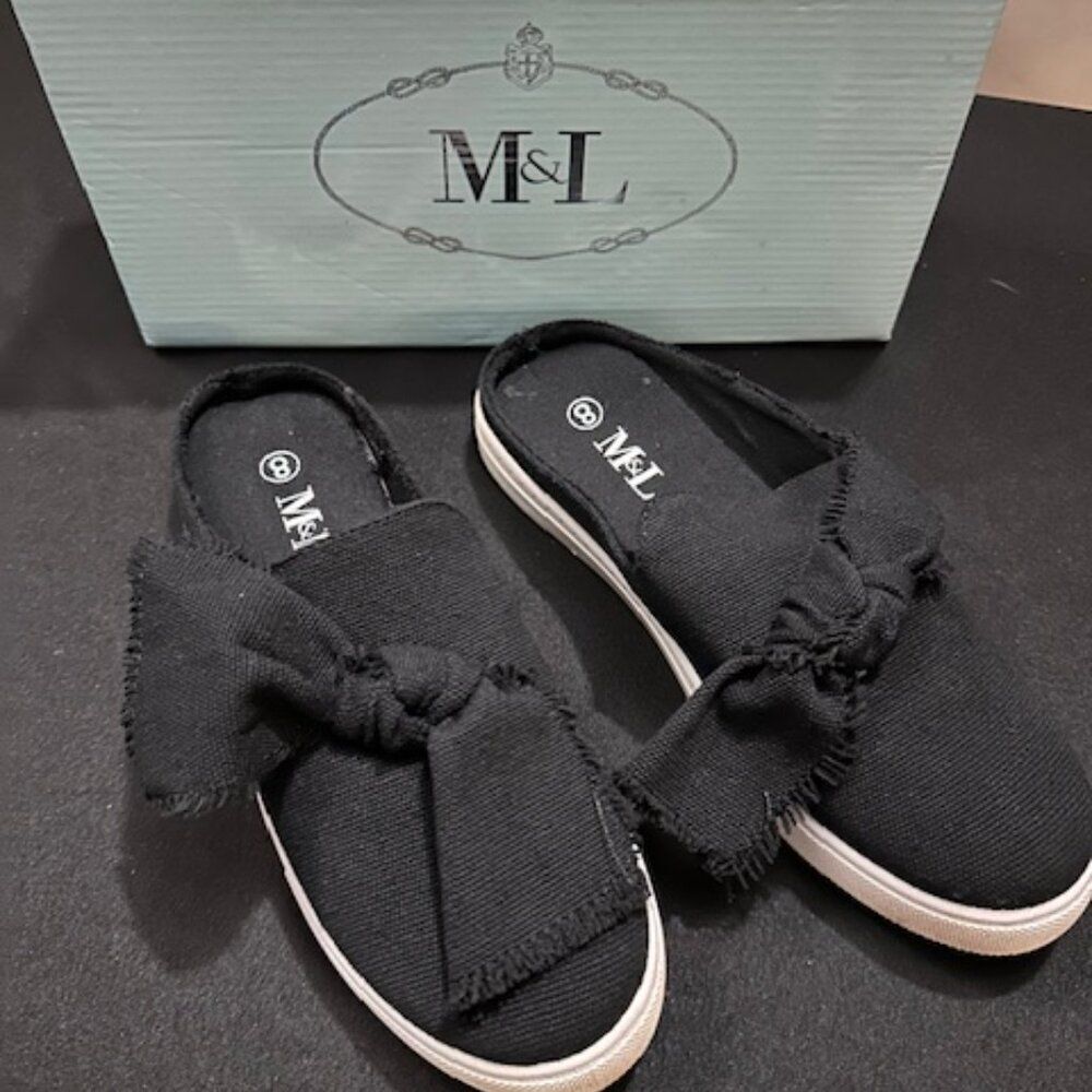 M & L Black Slip on Mule 7889 Size 8 NWT Boutique